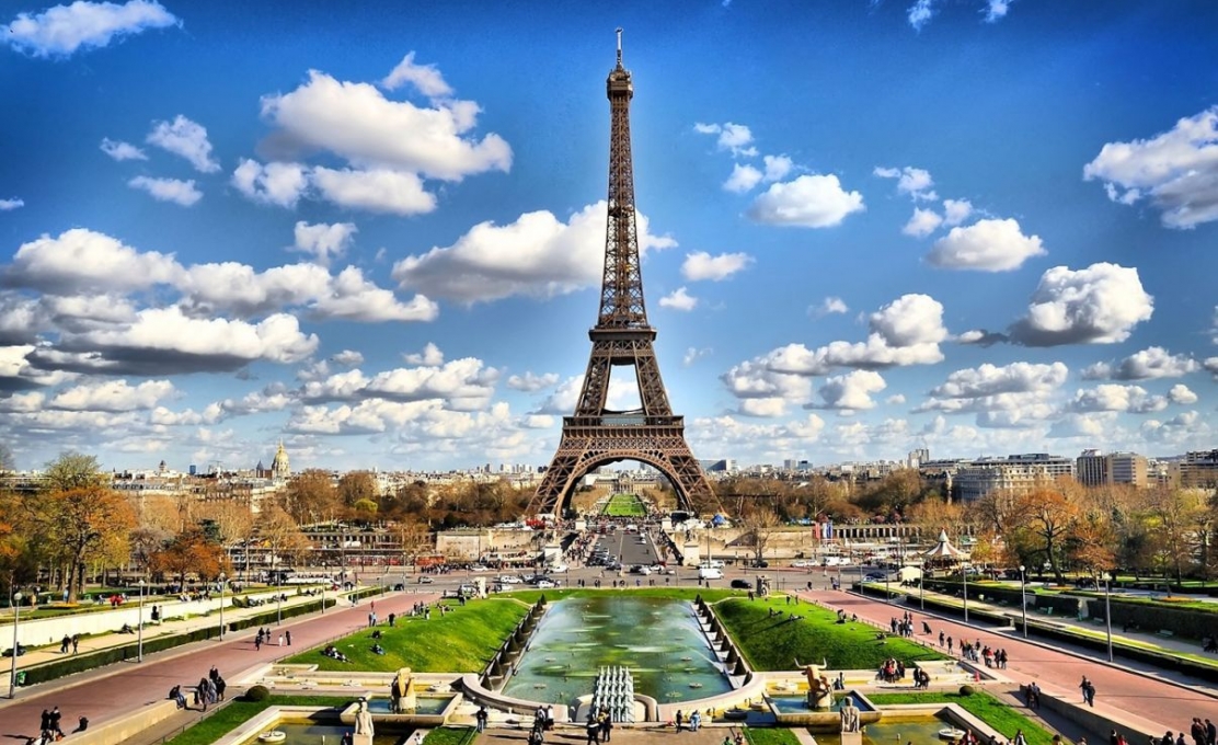 É um fato conhecido de todos que um leitor se distrairá com o conteúdo de texto legível.